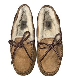 Ugh Dakota Moccasins